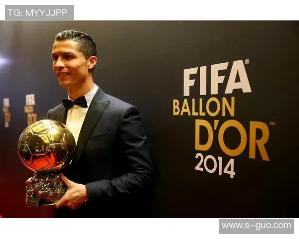 足球明星C罗的薪水揭秘及其对职业生涯的影响分析 足球明星C罗的薪水揭秘及其对职业生涯的影响分析