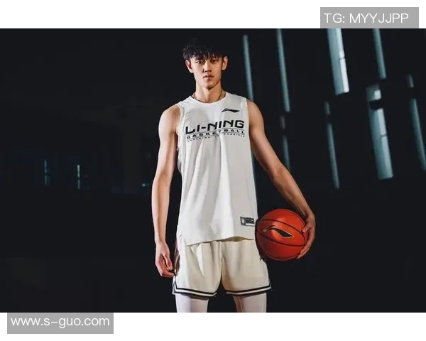 曾凡博的篮球之路：从青涩少年到职业赛场的璀璨新星