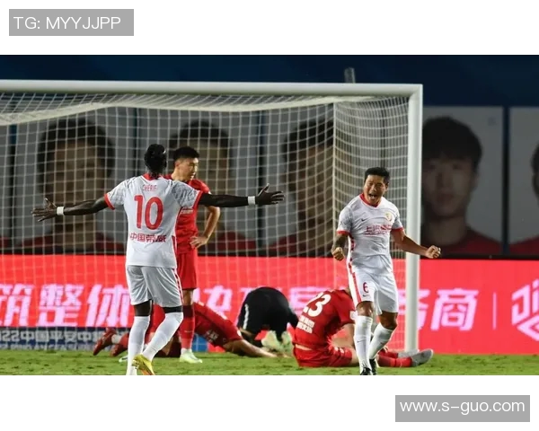 中国足球明星因失误公开道歉引发球迷热议与反思 中国足球明星因失误公开道歉引发球迷热议与反思