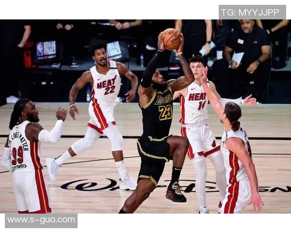 热火与湖人精彩对决直播回顾雨中激情瞬间分享 热火与湖人精彩对决直播回顾雨中激情瞬间分享